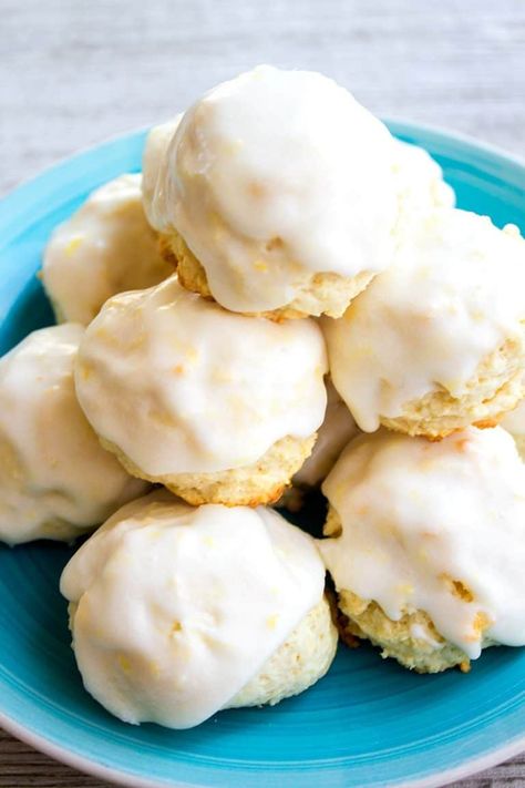 Italian Lemon Drop Cookies, Quick Italian Recipes, Italian Lemon Cookies, Italian Butter Cookies, Bread Booze Bacon, Lemon Drop Cookies, Drop Cookie Recipes, Italian Christmas Cookies, Lemon Cookies Recipes