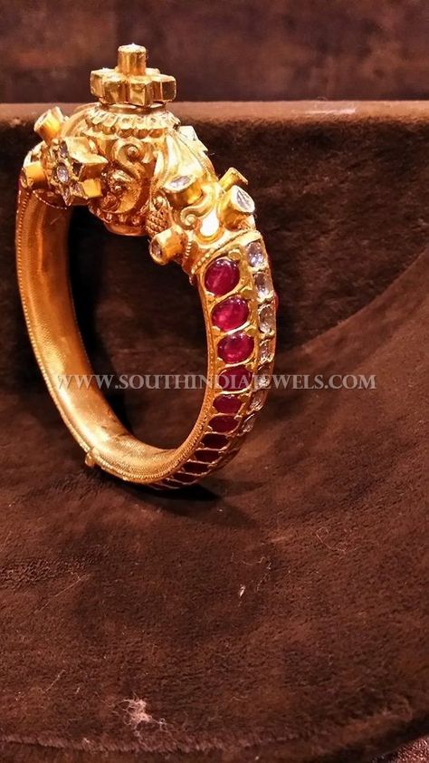 Gold+Bold+Kemp+Ruby+Bangle+Design Kundan Bengals, Ruby Necklace Designs, 22 Carat Gold Jewellery, Ruby Bangles, Bangle Design, Glamour Jewelry, Indian Jewelry Earrings, Antique Gold Jewelry Indian, Heritage Jewellery