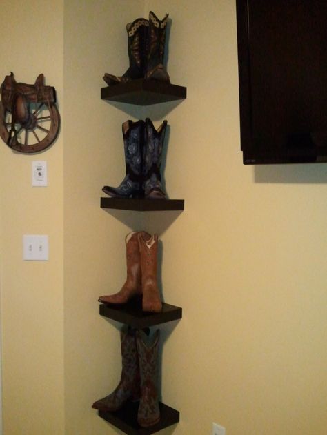 Boot Shelf Diy, Cowboy Boot Storage Diy, Cowboy Boot Shelf Display, Cowboy Boots Decor Ideas, Western Hat Display, Cowboy Boot Display Ideas, Cowboy Boot Shelves, Cowboy Boots Display, Boot Shelf Western