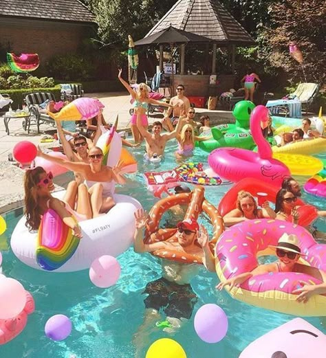 Karneval Diy, Pool Party Ideas, Party Swimming Pool, Fiesta Tropical, Pool Party Decorations, Pool Birthday, Summer Pool Party, Pool Birthday Party, בר מצווה