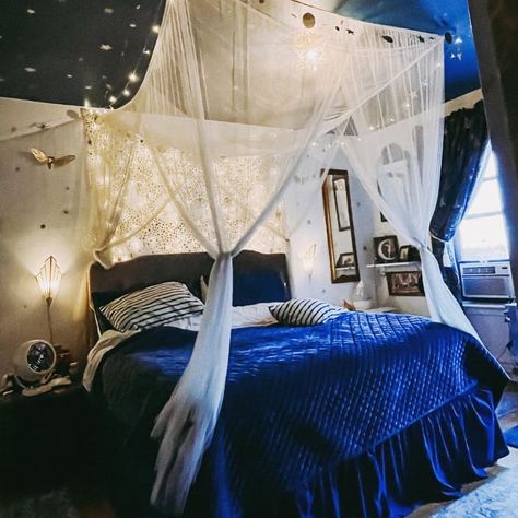 Room Ideas Celestial, Blue Witch Bedroom, Celestial Bedroom Decor Ideas, Celestial Ceiling Bedroom, Celestial Themed Bedroom, Star Themed Bedroom Aesthetic, Stars Bedroom Aesthetic, Starry Bedroom Aesthetic, Celestial Bedroom Ideas