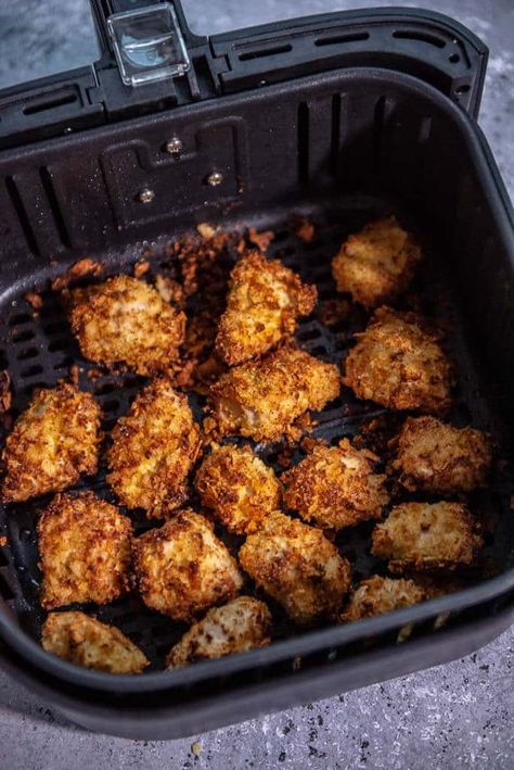 homemade chicken nuggets in air fryer basket Airfry Oysters, Airfryer Oysters, Air Fry Oysters, Fried Oysters In Air Fryer, Air Fried Oysters, Oysters In Air Fryer, Air Fryer Oysters, Air Fryer Oyster Recipes, Air Fryer Cauliflower Bites