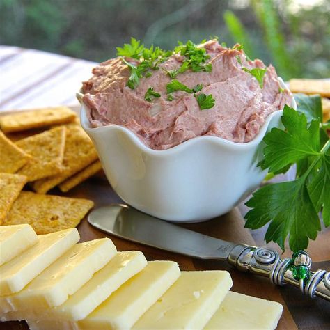 Flavorful braunschweiger liver sausage is the ideal base for this spreadable appetizer ball. Liverwurst Recipe, Liver Pate Recipe, Liver Sausage, Liverwurst, Liver Pate, Dips Recipes, Chopped Liver, Pate Recipes, Delicious Dips