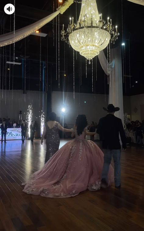 Ranch Quinceanera Ideas, Rancho Quince, Chambelanes Outfits Quinceanera, Quinceanera Traditions, Quinceanera Masquerade, Quince Pictures, Quince Stuff, Mexican Quinceanera, Quince Themes