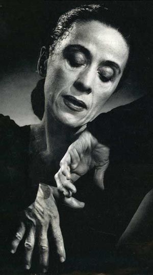 "I did not choose to be a dancer. I was chosen." Martha Graham Yousuf Karsh, Martha Graham, Dance Movement, National Portrait Gallery, Dance Dance Dance, Modern Dance, Contemporary Dance, Dance Art, Portrait Gallery