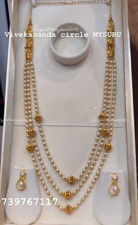 Pearls Gold Jewellery, Real Pearl Necklace Gold, Perl Neckles With Gold Indian, Pearl And Gold Beads Chain, Gold Pearl Jewelry Necklace Indian, Pearls Haram Designs, Pearl Long Chain Indian Gold, Pearl Haram Designs Gold, Pearl Sets Jewellery Indian Gold