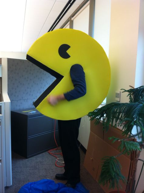 Custom made Pac-Man costume  #ThinkGeekoween Retro Arcade Party, Pacman Costume, Pac Man Costume, Costume For Couples, Arcade Party, Purim Costumes, Arcade Bar, Spooky Diy, Homemade Halloween Costumes