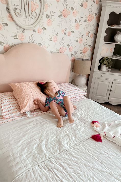 Girls Bedroom Decor // Big Girl Bed // Girls Bedroom Idea Toddler Girl Full Size Bed Ideas, Girls Full Size Bed Ideas, Kids Full Size Bed Ideas, Full Size Bed Ideas, Girls Full Bed, Toddler Girl Bedding, Big Girl Bed, Toddler Bed Girl, Girls Bedroom Makeover