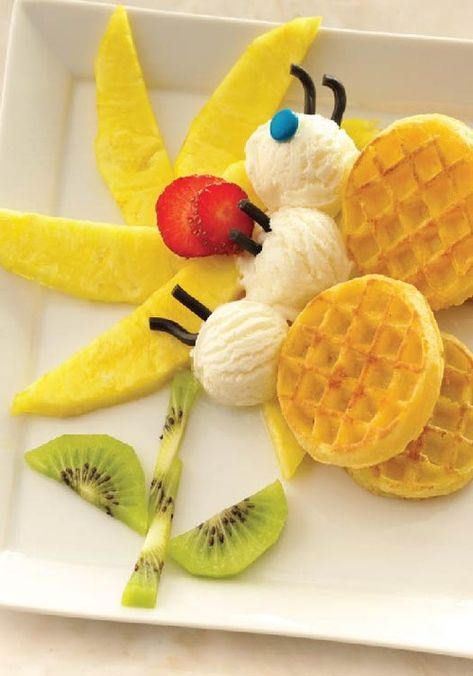 #kidsfood Eggo Waffle, Cream Butterfly, Torte Creative, Kid Foods, Butterfly On Flower, Fruits Decoration, Fun Breakfast, Food Art For Kids, Mine Mine