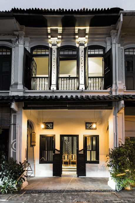 House Tour: An elegantly restored colonial shophouse with surprisingly modern interiors by Pencil Office - Home & Decor Singapore Home Styling Tips, Banner Web, Casas Coloniales, Interior Display, Shop Window Design, Home Styling, Home Appliance, Shop Window Displays, Design Magazine