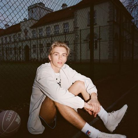 Dominik Sadoch (@dominiksadoch) • Instagram photos and videos Dominik Sadoch, Levi King, Basketball Gear, Book Boyfriends, Male Models, Boy Fashion, Converse Sneaker, Adidas Sneakers, A Photo