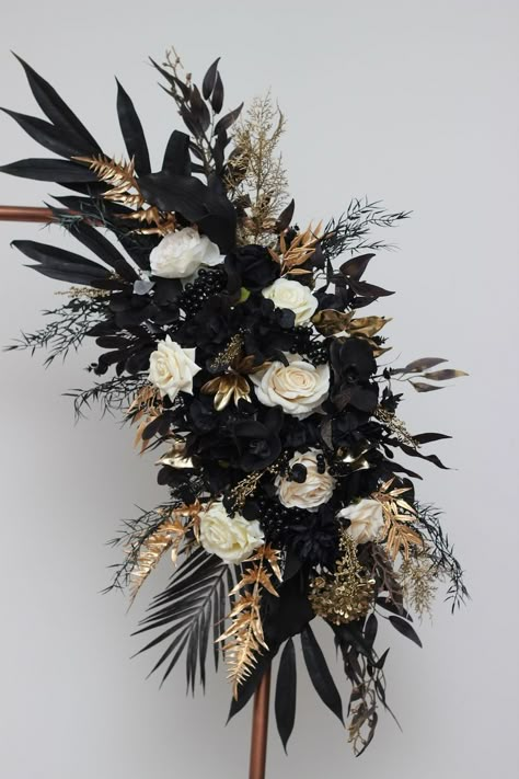 Black White Gold Wedding Theme, Arbor Flowers, Black Wedding Flowers, Dark Romantic Wedding, Faux Flowers Wedding, Arch Arrangement, Gothic Wedding Theme, Black Centerpieces, Gold Wedding Flowers