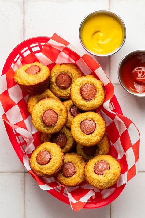 These corndog mini muffins are the perfect option for homemade corndogs—and they're totally corn-free! They're made with almond flour and grass-fed hot dogs. Corndog Mini, Freezer Desserts Recipes, Homemade Corndogs, Unbound Wellness, Corn Dog Muffins, Breakfast Appetizers, Dairy Free Dinner, Paleo Meals, Gluten Free Eating