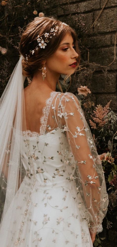 Pretty Wedding Dresses, A Wedding Dress, Pretty Wedding, Fairytale Wedding, Wedding Looks, Dream Wedding Dresses, Vintage Lace, Fancy Dresses, Dream Dress