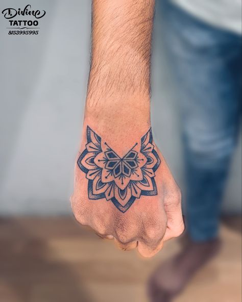 Hand Tattoos Boy, Man Hand Tattoo Ideas, Mandala Tattoo On Hand, Boys Hand Tattoo, Hand Tattoos Men, Bholenath Tattoo, Tattoo Machine Art, Medusa Drawing, Band Tattoos For Men