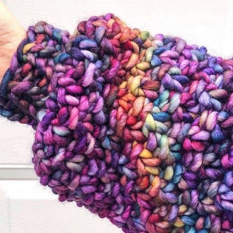 Crochet Kids Scarf, Loom Crochet, Diy Sy, Purple Crochet, Knitwear Inspiration, Yarn Inspiration, Kids Scarf, Knitting Videos, Art Yarn