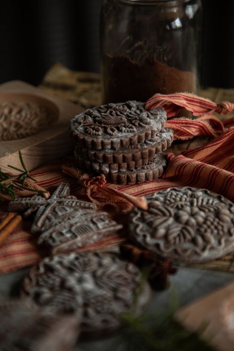 Pinecone Crafts Christmas Ornaments, Salt Dough Ideas Aesthetic, Salt Clay Ornaments, Cinnamon Salt Dough Recipe, Cinnamon Salt Dough Ornaments, Cinnamon Salt Dough, Cinnamon Ornaments, Prepare For Christmas, Getting Ready For Christmas