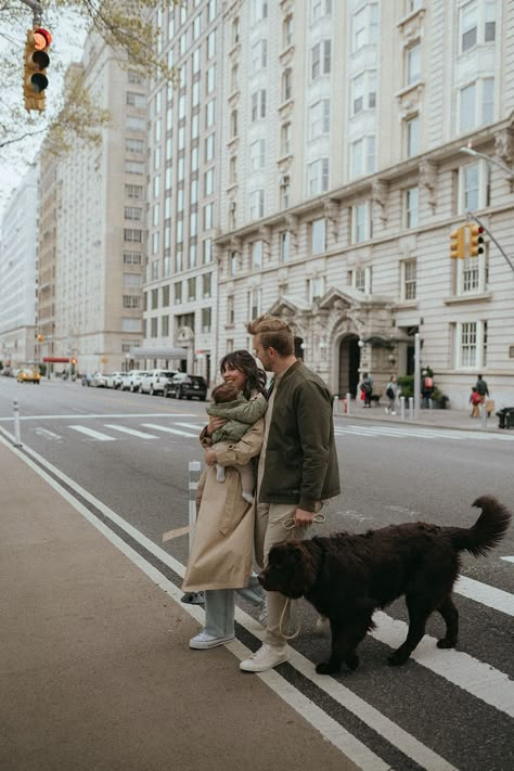 Casual Family Photos Fall, Brooklyn Family Photoshoot, City Family Pictures, City Family Aesthetic, Nyc Family Photos, New York Family Photos, Nyc Family Photoshoot, Family Photos City, City Family Photoshoot