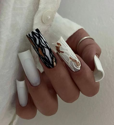 Trendy 2024 Square Nail Designs: Cute, Elegant & Bold Styles Winter Nails Inspiration, Art Nails Design, Mandala Nails, Red Nail Art Designs, Long Square Nails, Tapered Square Nails, 2024 Nails, Square Nail Designs, Nails Trends