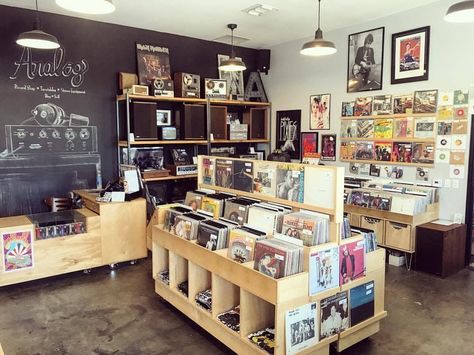 Small Record Store, Book Shop Ideas, Vinyl Record Storage Diy, Vinyl Cafe, Bookstore Design, Vinyl Record Shop, Vinyl Record Store, Record Room, Vinyl Shop