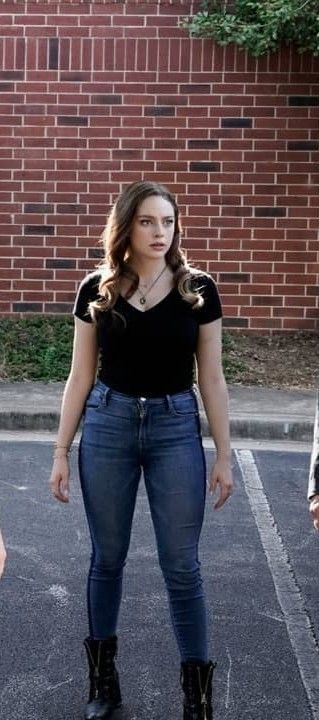 Legacies Outfits Hope, Hope Michaelson Outfits, Danielle Rose Russell Outfits, Hope Mikealson Outfits, Hope Mikaelson Outfits, Legacies Outfits, Hope Mickelson, Tvd Outfits, Freya Mikaelson