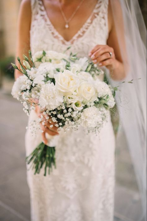 Bridal Bouquet Gypsophila White Roses, White Gypsophila Bouquet, White Flowers For Wedding Bouquet, Bridal Bouquet Gypsophila, White Rose Gypsophila Bouquet, Flower Bouquet Wedding White, White Rose And Carnation Bouquet, White Spray Rose Bouquet, White Roses And Babysbreath Bouquet