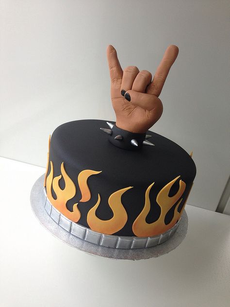 Totza Rock And Roll Birthday, Indian Cake, Music Cakes, Rock Star Birthday, 40th Cake, Rock Cake, Rock Star Party, Theme Cake, Novelty Cakes