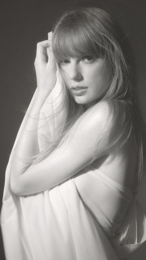 Taylor Swift Photoshoot, The Power Of Words, Power Of Words, Estilo Taylor Swift, Swift 3, Taylor Swift Quotes, Taylor Swift Pictures, Poets, Light Up