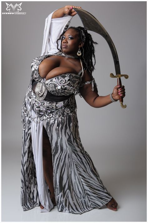 Miasia Raqasat (Washington D.C.). Photo by Stereo Vision Photography. (plus size belly dance ♥) Afrocentric Beauty, Photography Plus Size, Asian Princess, Dancing Outfits, C Photo, Vision Photography, Belly Dance Outfit, World Dance, Belly Dancer