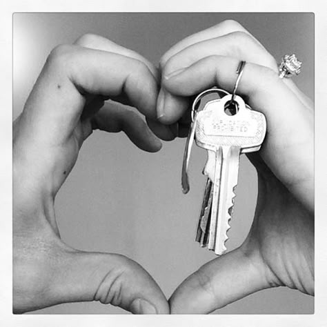 Cool first home photo. Would look cool on a moving announcement! First Time Home Buyer Photoshoot, We Bought A House Picture, Homeowner Pictures First Time, New House Keys Aesthetic Couple, New Home Pictures Announcement Couple, Our First Home Pictures, First House Pictures Couples, Move Out, Couple Holding Keys To New House