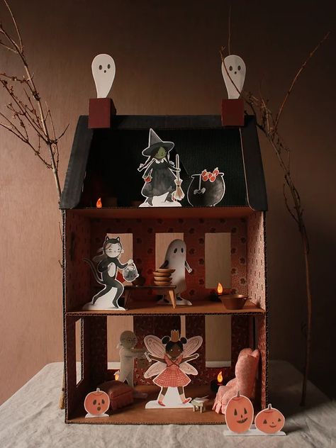 Halloween Decor With Cardboard, Cardboard Halloween Crafts, Cardboard Halloween House, Cardboard Haunted House, Merrilee Liddiard, Cardboard Halloween, Cat And Ghost, Spooky Houses, Halloween Party Packs