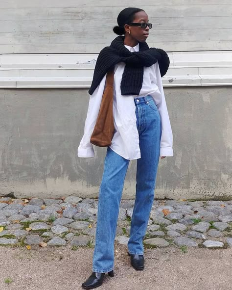 Basic Autumn Outfits, Sleek Outfit, Oversized White Shirt, Jeans Trend, French Women Style, Fall 23, Simple Sweaters, Fresh Outfits, Tracksuit Jacket