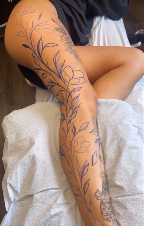 Knee Tattoos, Leg Tattoos Women, Leg Sleeve Tattoo, Dope Tattoos For Women, Floral Tattoo Design, Thigh Tattoos Women, Knee Tattoo, Leg Tattoo, Sleeve Tattoos For Women