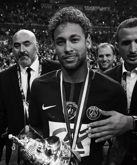 Neymar Black And White, Girl Thinking, Football Wallpaper, Neymar Jr, Best Player, Soccer Players, Neymar, Ronaldo, Fifa