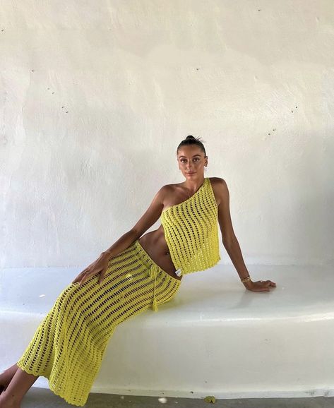 Resort Outfit Aesthetic, Resortwear Resort Style, Resortwear Aesthetic, Tulum Outfits Ideas, Chic Resort Wear, Yellow Crochet, Resort Fashion, Crochet Set, Palawan