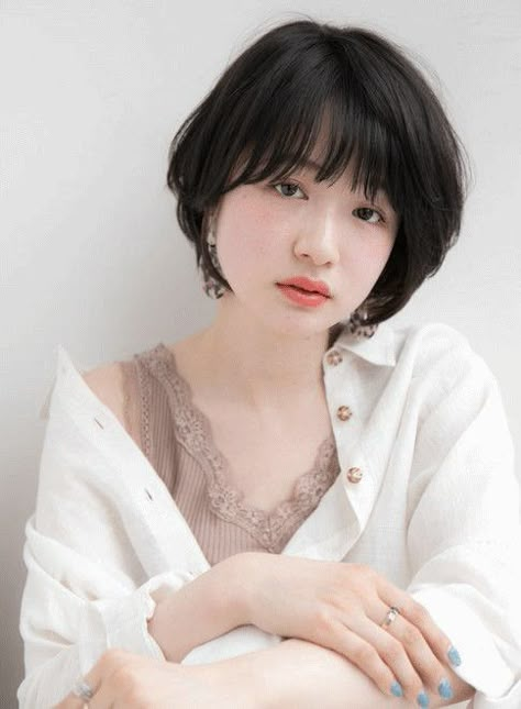 Japanese Short Hair Round Face, Japanese Haircut Short, Short Hair Square Face, Square Face Short Hair, Japanese Haircut, Japanese Short Hair, Mom Haircuts, Short Hair Cuts For Round Faces, Asian Short Hair