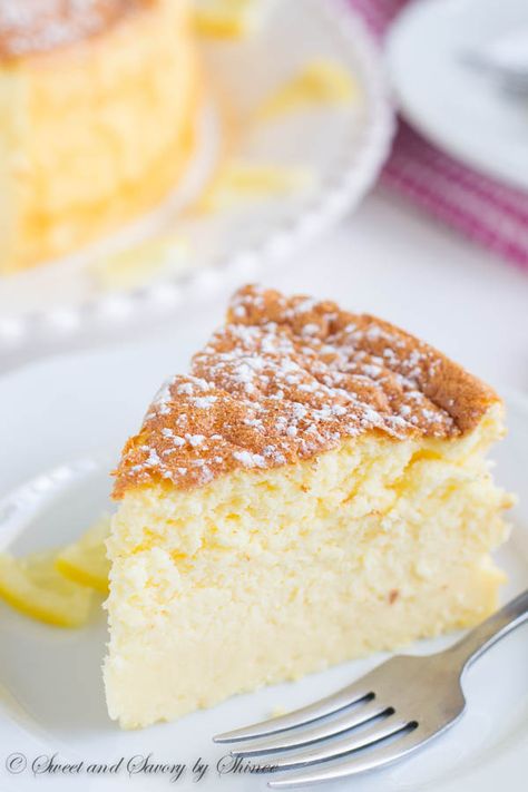 With less than 5 ingredients, this dreamy light lemon souffle cheesecake is the perfect treat to welcome long-awaited spring! Suffle Recipe Lemon, Savoury Lemon Recipes, Spring Cheesecake Recipes, Lemon Souffle Cheesecake, Soufflé Cheesecake, Lemon Souffle, Souffle Cheesecake, Cheesecake Lemon, Italian Cookie Recipes