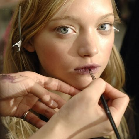 Gemma Ward Aesthetic, Ward Aesthetic, Candy Lip Gloss, 00s Models, 2000s Models, Tanya Dziahileva, Ruslana Korshunova, Avril Lavigne Goodbye Lullaby, Literature Classics