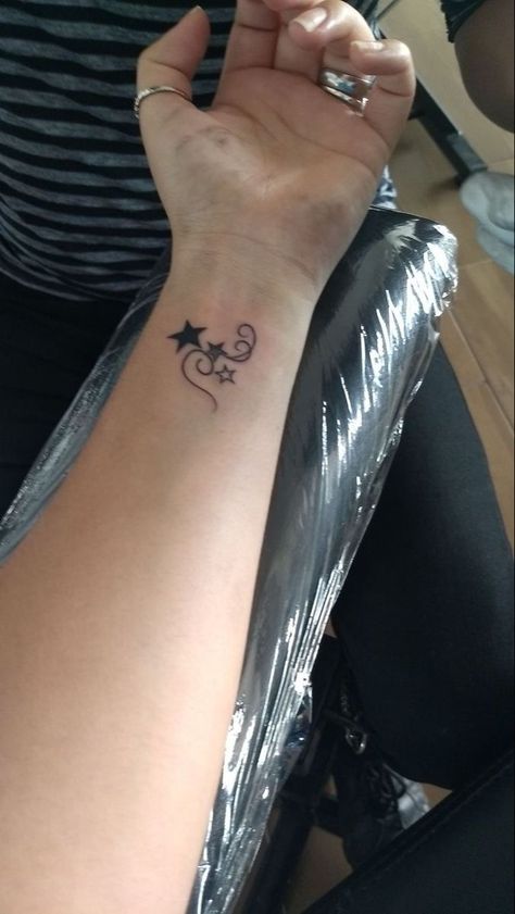 Y2k Wrist Tattoos, Star Hand Tattoos, Stargirl Tattoo, Female Tattoo Ideas, Ear Tattoo Ideas, Ear Tattoos, Cute Tats, Sharpie Tattoos, 4 Tattoo