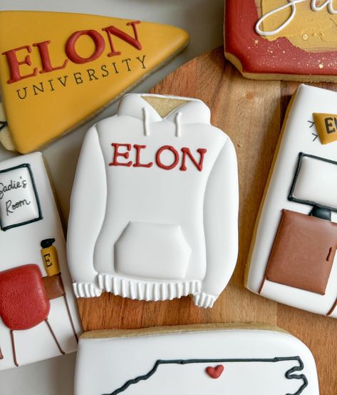 This recent weather has me wanting to hop in this cozy sweatshirt 🍁 I’m not ready to say goodbye to summer yet, but I have been enjoying wearing a few extra layers. If you know me personally, you know I’m always bundled up in a jacket 😆 #sweaterweather #collegecookies #sweatshirtcookies #hoodiecookies #customcookies #sugarcookies #sugarcookiesofinstagram #decoratedcookies #decoratedcookie #artisancookies #customcookie #sugarcookiebusiness #sugarcookietutorial #sugarcookies #sugarcookiesofinst... Not Ready To Say Goodbye, Icing Transfers, Me Personally, Cookie Stencils, To Say Goodbye, Not Ready, Custom Cookies, Cozy Sweatshirts, Say Goodbye