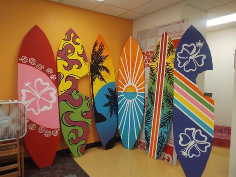 Beach Homecoming Float, Hawaiian Hallway Decorations, Tropical Homecoming Theme, Hawaiian Float Parade, Hawaiian Themed Pep Rally, Beach Theme Homecoming, Beach Theme Pep Rally, Summer Hallway Decorations School, Luau School Dance