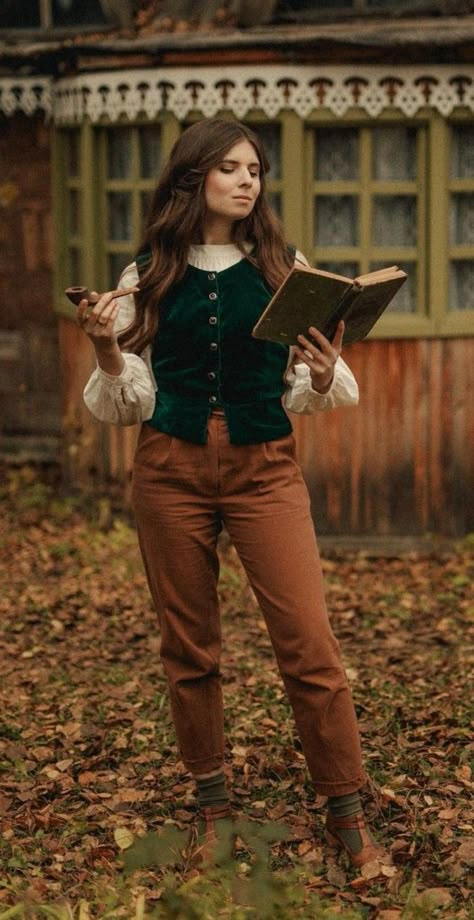 Cottagecore Pose Reference, Renfaire Outfit Casual, Forest Explorer Outfit, Hobbit Style Clothes, History Bounding Outfits, Hobbit Core Fashion, Lord Of The Rings Inspired Outfits, Little Women Inspired Outfit, Hobbit Core Outfits