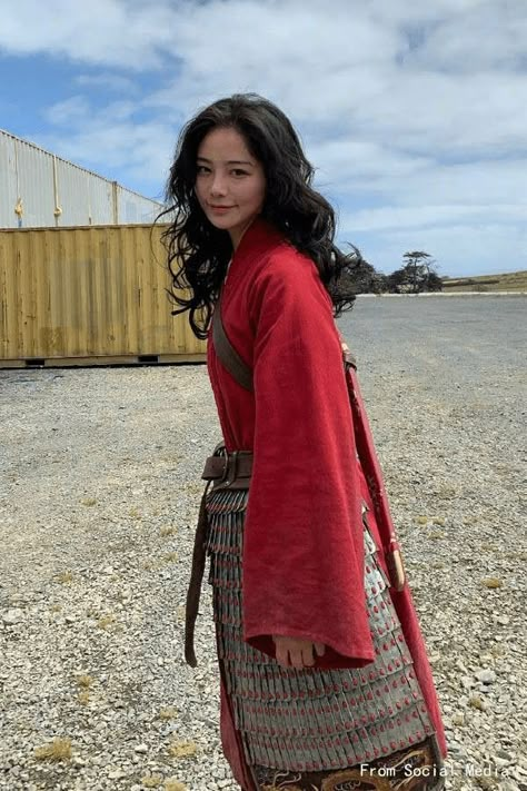 L5r Dragon, Mulan Halloween Costume, Mulan Halloween, Mulan Outfit, Dragon Concept, Mulan Movie, Costume Princess, Liu Yifei, Best Costume Design