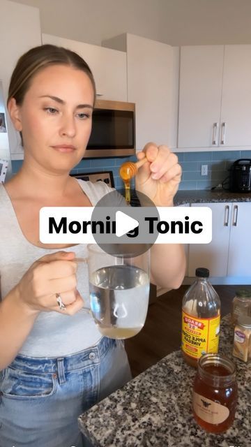 Dr. Lindsey Schmidt on Instagram: "Full Recipe Down Here + Save this post 👇  I use to wake up immediately and say, “I need my coffee.” I was exhausted, couldn’t sleep, and relied on coffee to get me by. Delaying caffeine intake upon waking can help reset our cortisol’s diurnal rhythm. ➡️ The optimal goal of caffeine delay is 60-90 minutes, but when I first started, I tried 20 mins and gradually pushed that time back.  One of my Morning Tonics: ▫️ 6 ounces warm water ▫️1 tablespoon lemon juice ▫️1 cap of ACV (apple cider vinegar) ▫️1/2 teaspoon ground ginger ▫️1/2 teaspoon cinnamon (ceylon cinnamon is best) ▫️1/2 - 1 tablespoon raw honey (local if you can) ▫️1/4 tsp pure vanilla extract ▫️optional: dash of turmeric + black pepper  Comment TONIC and I’ll message you a few of my favorite tea Apple Cider Vinegar Morning Drink Recipe, Healthy Shots, Morning Tonic, Turmeric Black Pepper, Apple Cider Vinegar Drink, Baby Drinks, Ceylon Cinnamon, Healthy Drinks Smoothies, Morning Drinks