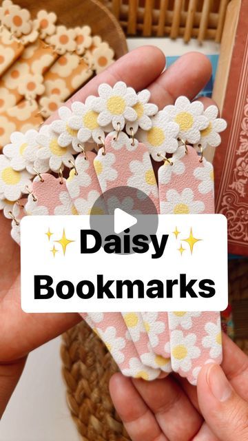 Noheli Aguilar on Instagram: "Daisy Bookmarks 🤍🌸 Today is a very special day ✨" Pc Desk, July 16, Special Day, Daisy, Desk, On Instagram, Instagram