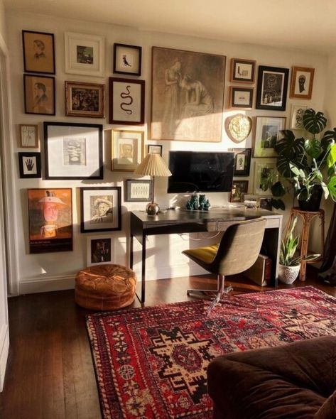 Apartment Inspiration Vintage, Aesthetic Office Room, Interior Design Office, Casa Vintage, Decoration Inspiration, Apartment Inspiration, Living Room Inspo, Eclectic Home, Room Inspiration Bedroom