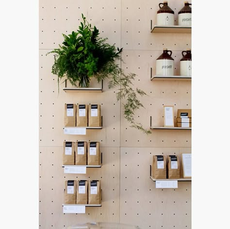 Coffee Shop Retail Display, Retail Wall Displays, Merch Display, Warehouse Kitchen, Coffee Display, Warehouse Shelving, Homburg, Retail Shelving, Market Displays