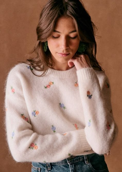 Amanda Sweaters - Spring Garden - Kid mohair - Sézane White Sweater Women, Prairie Chic, Spring Sweater, Women Sleeve, White Sweater, Gardening For Kids, Sweater Women, French Girl, Spring Garden