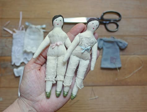 Handmade dolls by Ann Wood Felt Doll Patterns, Ann Wood, Homemade Dolls, Rag Doll Pattern, Rag Dolls Handmade, Spirit Dolls, Tiny Dolls, Textile Doll, Sewing Dolls