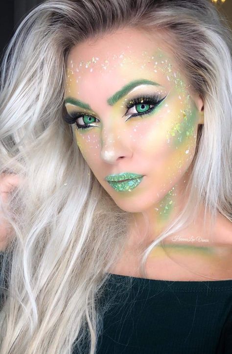 Gold Alien Makeup, Green Alien Eye Makeup, Alien Hair And Makeup, Alien Makeup Pretty Halloween Costumes, Cute Alien Makeup Easy, Women Alien Makeup, Subtle Alien Makeup, Cute Alien Makeup Halloween, Glam Alien Makeup